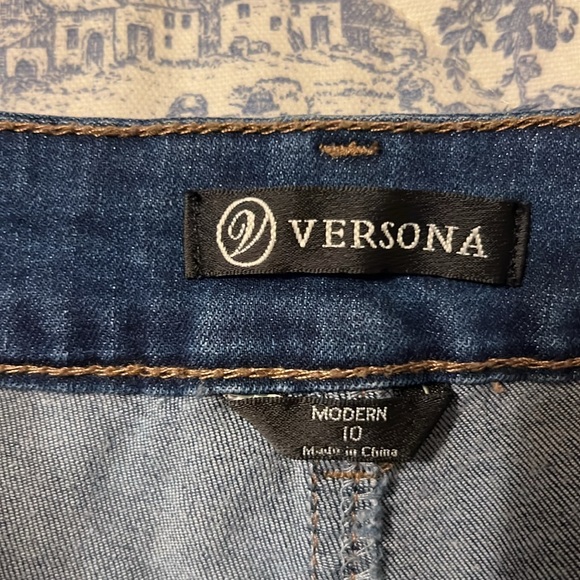 Versona Modern Distressed Jeans in Medium Wash, Size 10 - Picture 14 of 17